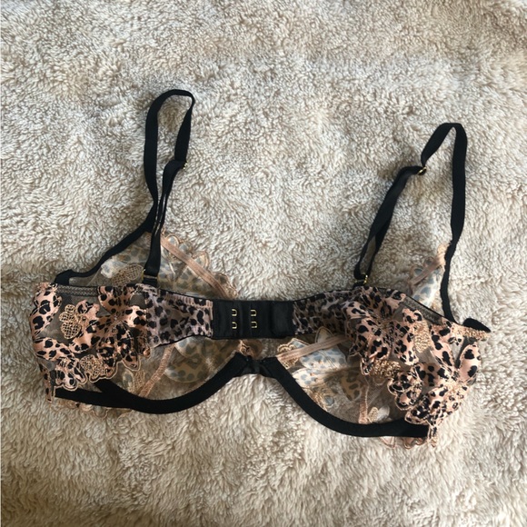 Victoria’s Secret Low Cut Demi - Picture 2 of 4